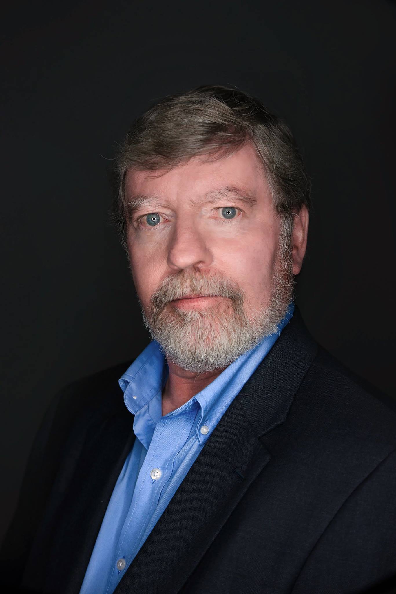 Tom’s official headshot